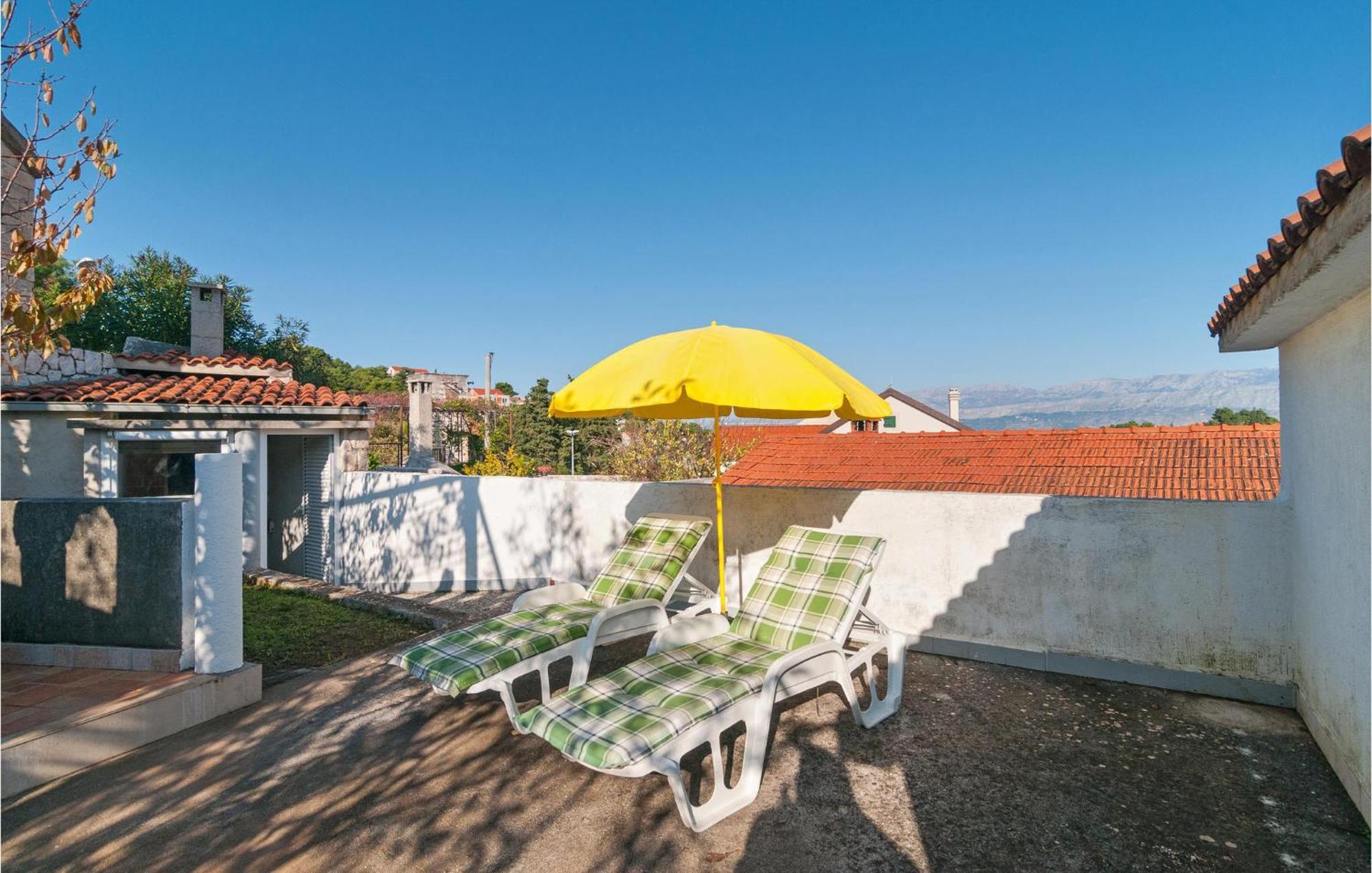 1 Bedroom Nice Apartment In Splitska Exterior photo