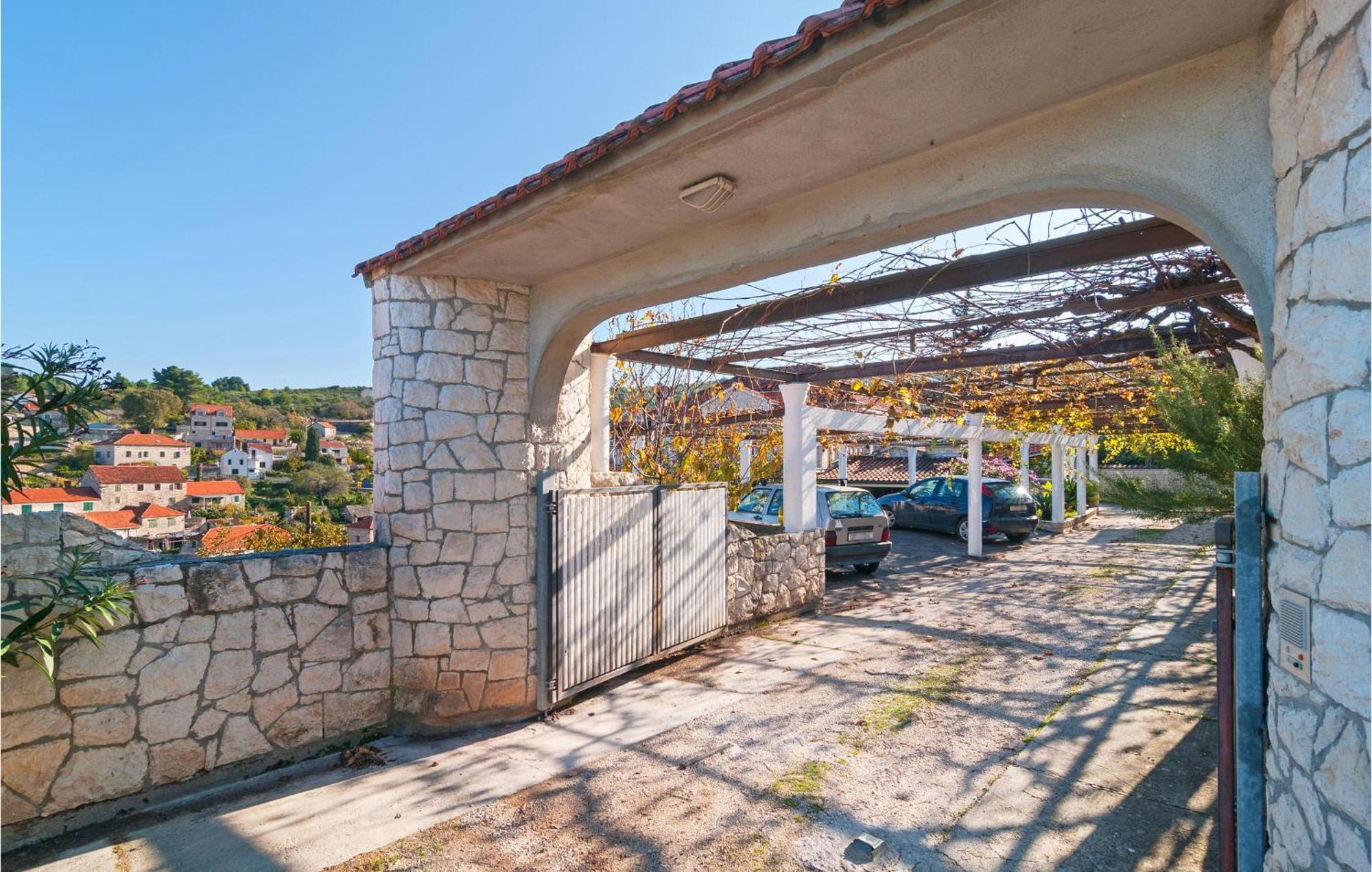 1 Bedroom Nice Apartment In Splitska Exterior photo