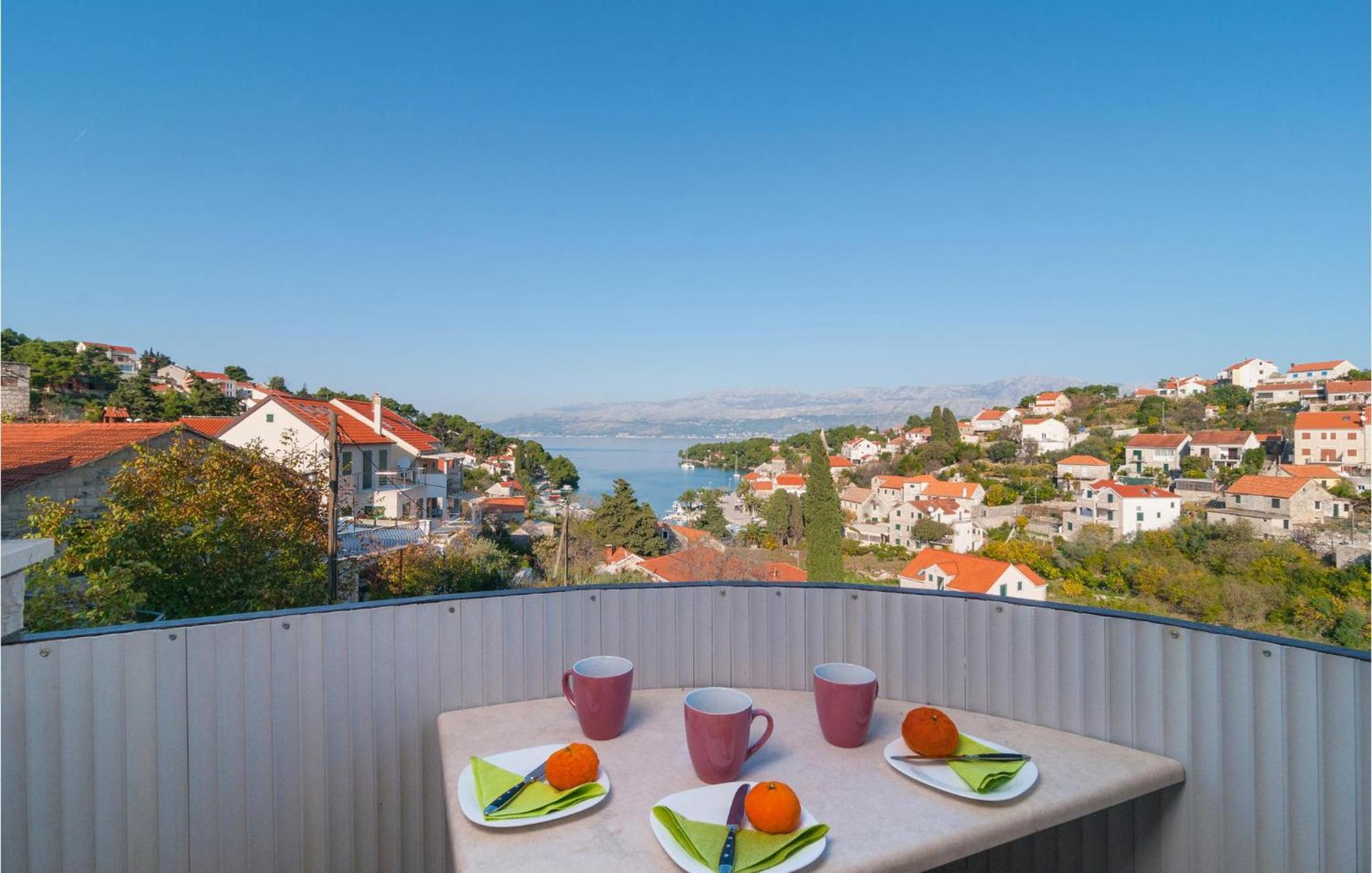 1 Bedroom Nice Apartment In Splitska Exterior photo