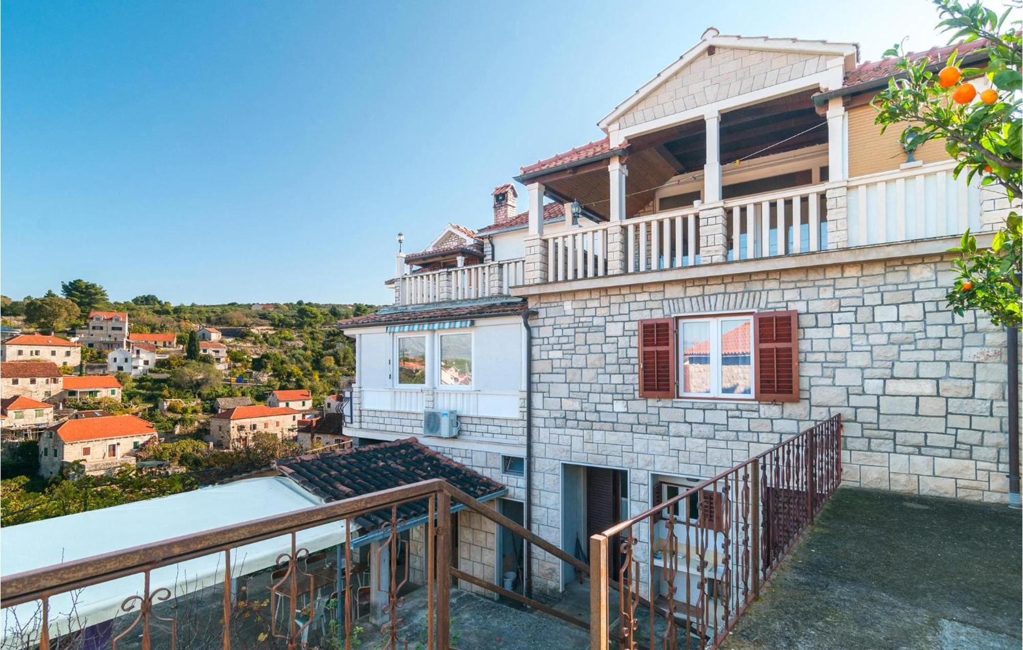 1 Bedroom Nice Apartment In Splitska Exterior photo