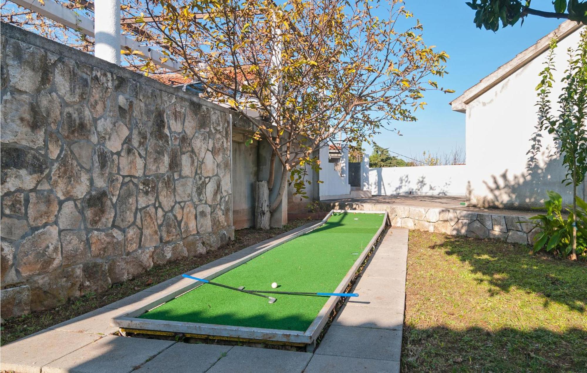 1 Bedroom Nice Apartment In Splitska Exterior photo